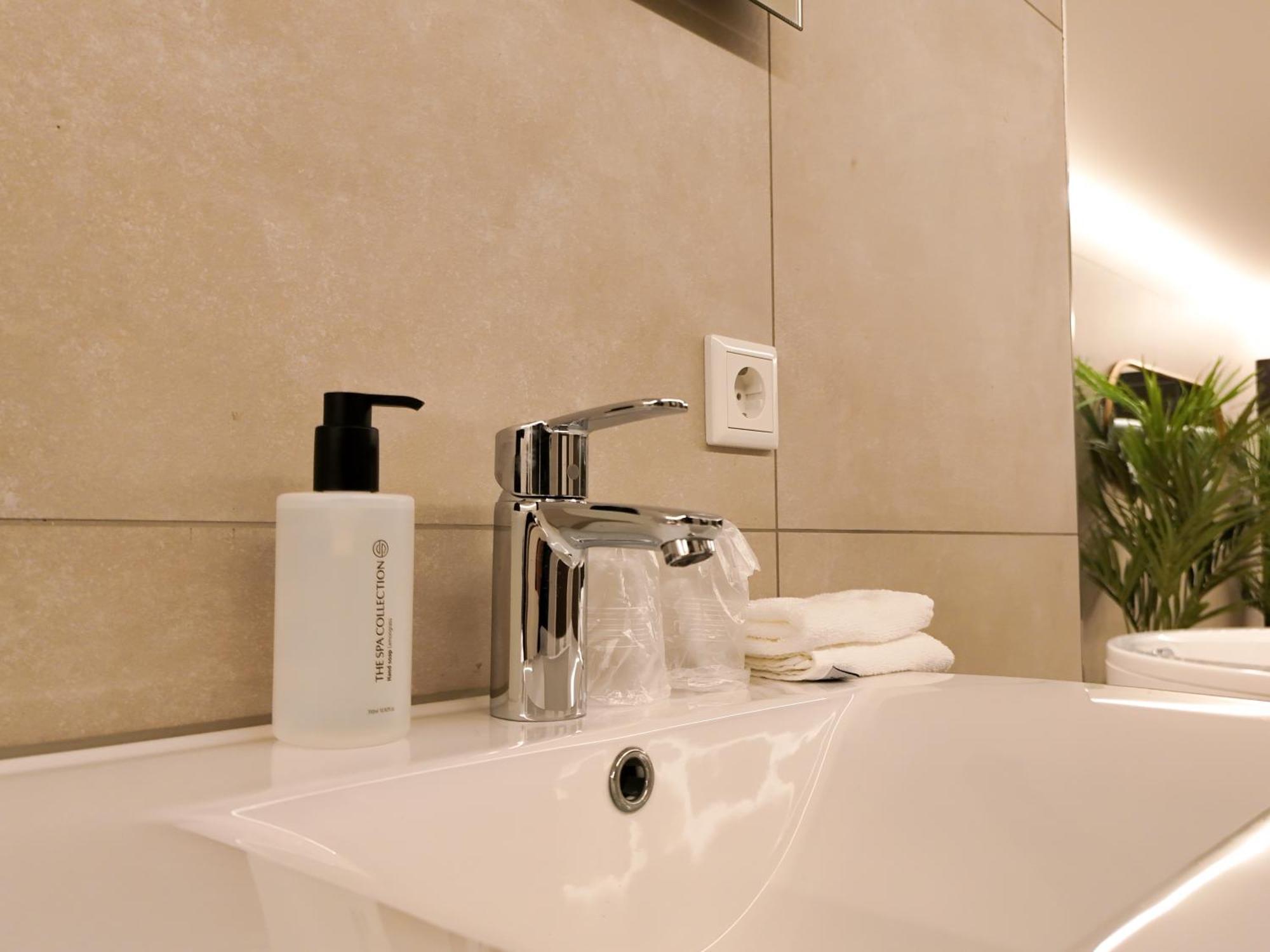 Hike & Bike Hotel Noordwolde  外观 照片